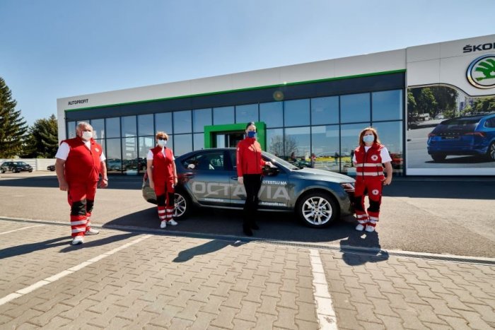 ŠKODA AUTO Slovensko pomáha aj Slovenskému Červenému krížu v Leviciach,